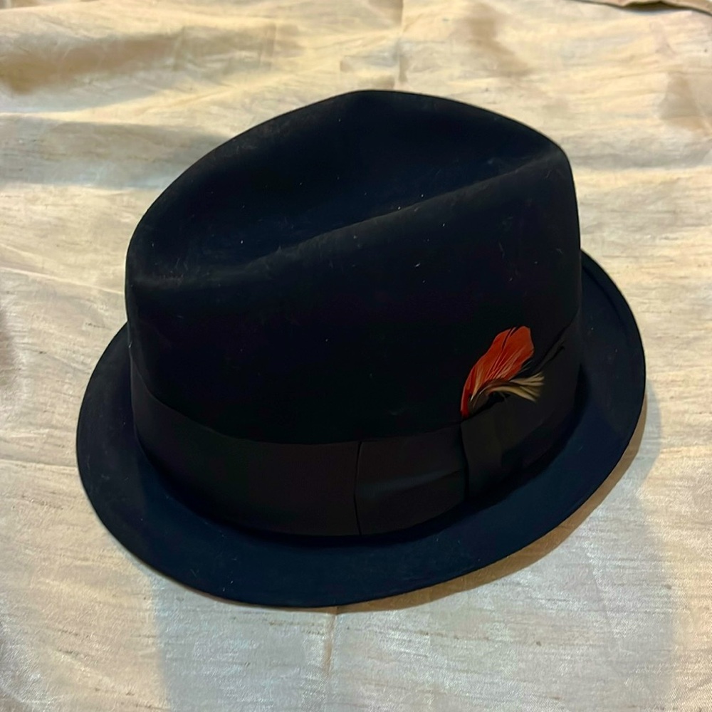 Vintage Dobbs black felt men’s fedora with side feathers size 7 1/4